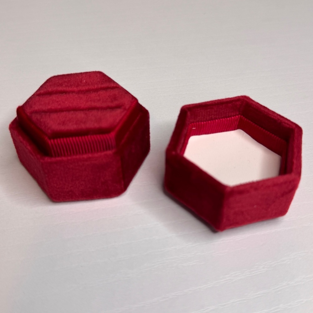 Red Velvet Hexagonal Ring Box - Picture 5 of 5